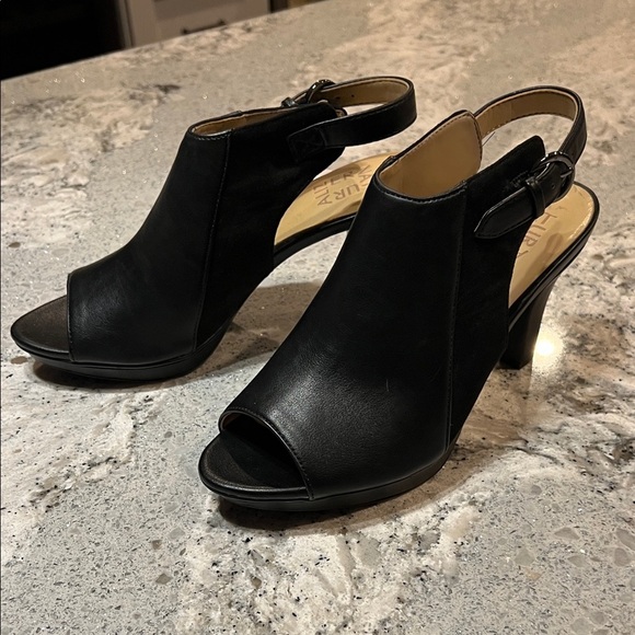 NWOB Naturalizer Elegant Black Leather and Black Suede Women's Slingback Heels - Picture 8 of 8